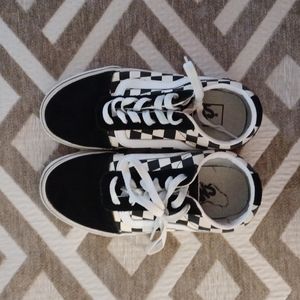 Lace up checkered Vans!